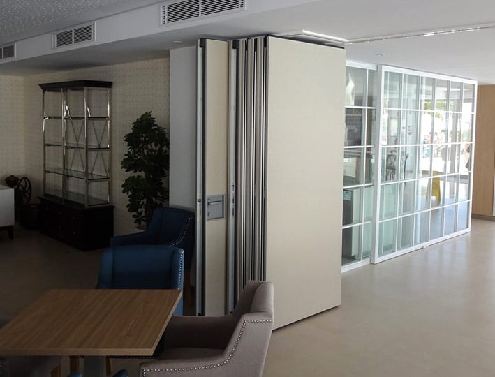Tabiques móviles, flexibilidad y sostenibilidad en el sector hotelero