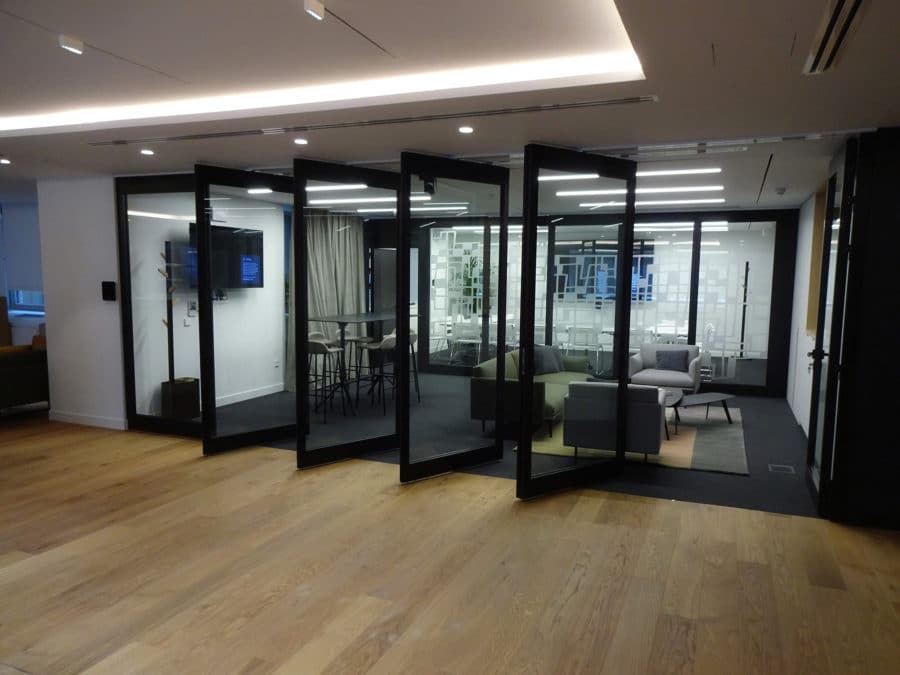 Las oficinas pos-COVID serán espacios multiusos adaptables mediante tabiques móviles