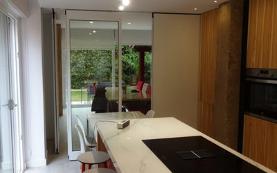 Cómo ahorrar en la factura de la luz con tabiques móviles de vidrio laminado