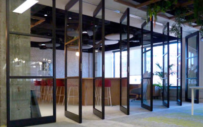 Tendencia 2023: tabiques móviles de vidrio de estilo industrial