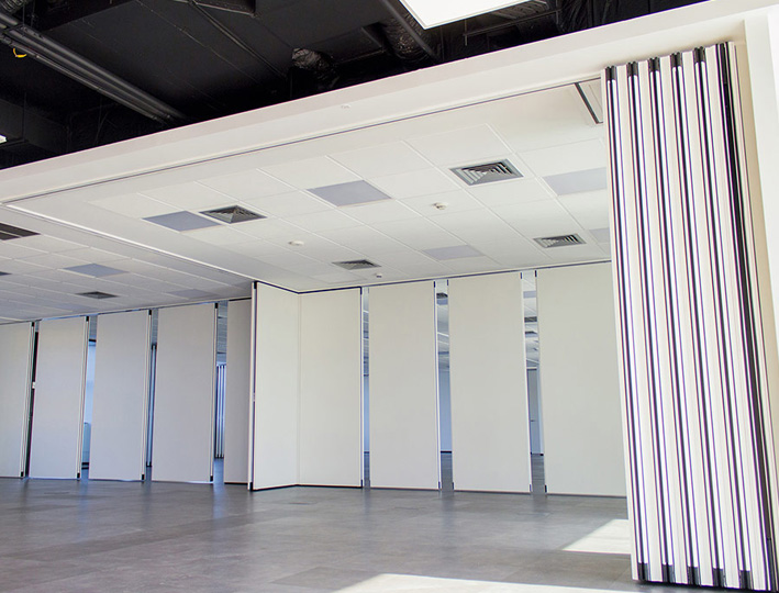 Oficinas: 6 buenas razones para elegir tabiques móviles TABIEXPERT class=