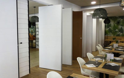 ¿Cómo diseñar con tabiques móviles una zona de usos múltiples en un pequeño hotel?