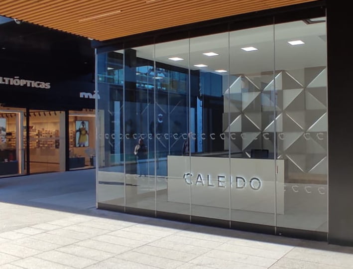 Tabiques móviles para fachadas comerciales, la tendencia que arrasa en el retail