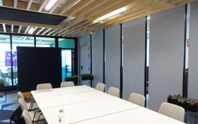 ¿Cómo los tabiques móviles para oficinas híbridas transforman los espacios de trabajo modernos?