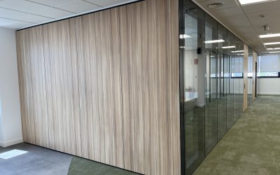 Tabiques móviles en arquitectura cultural: versatilidad escénica para museos, teatros y centros de arte