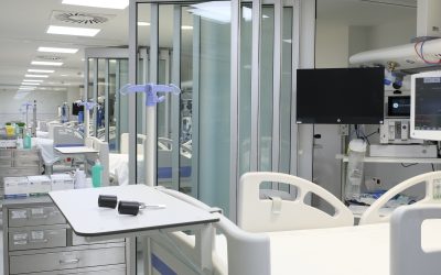 Tabiques móviles en hospitales, clínicas y centros de salud: flexibilidad y privacidad