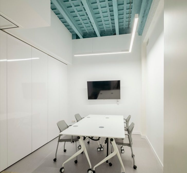 Tabiques acústicos móviles: la solución definitiva para controlar el sonido y transformar espacios en 2025